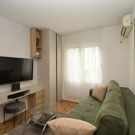 Art Zone Apartment *